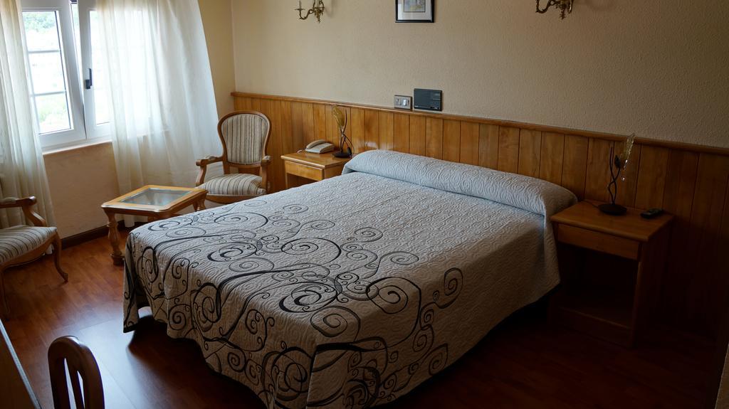 Hotel Larry Cee Pokój zdjęcie
