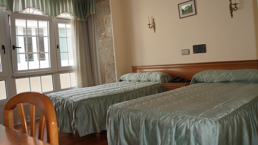 Hotel Larry Cee Pokój zdjęcie