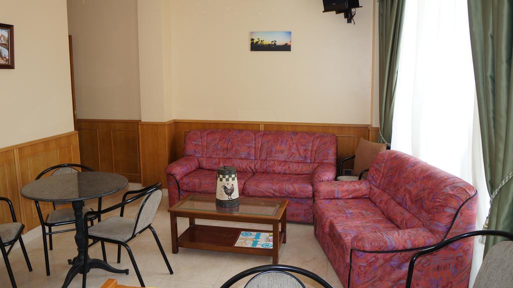 Hotel Larry Cee Zewnętrze zdjęcie