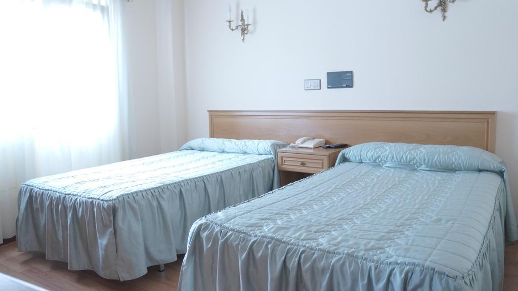 Hotel Larry Cee Zewnętrze zdjęcie